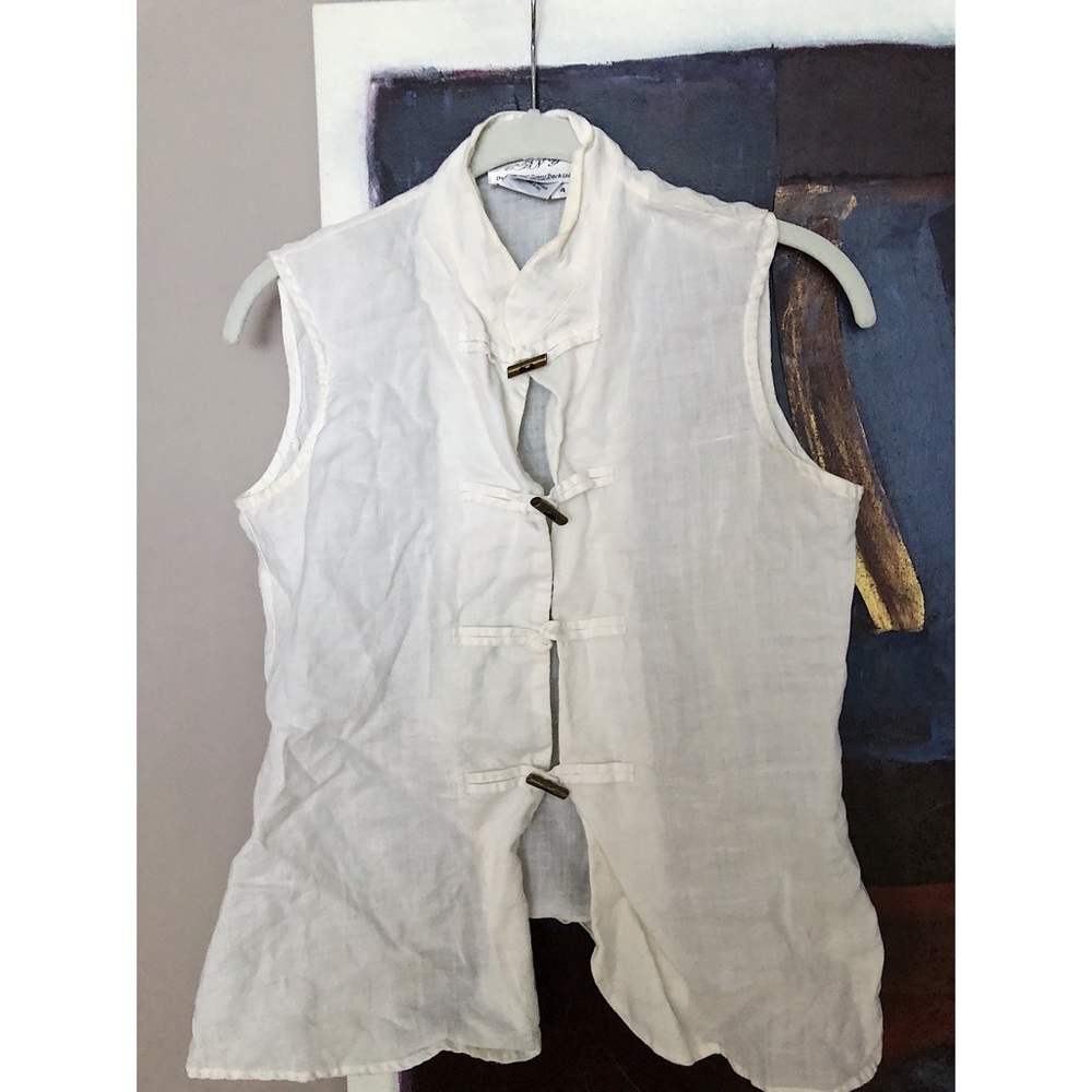 asian style white tank